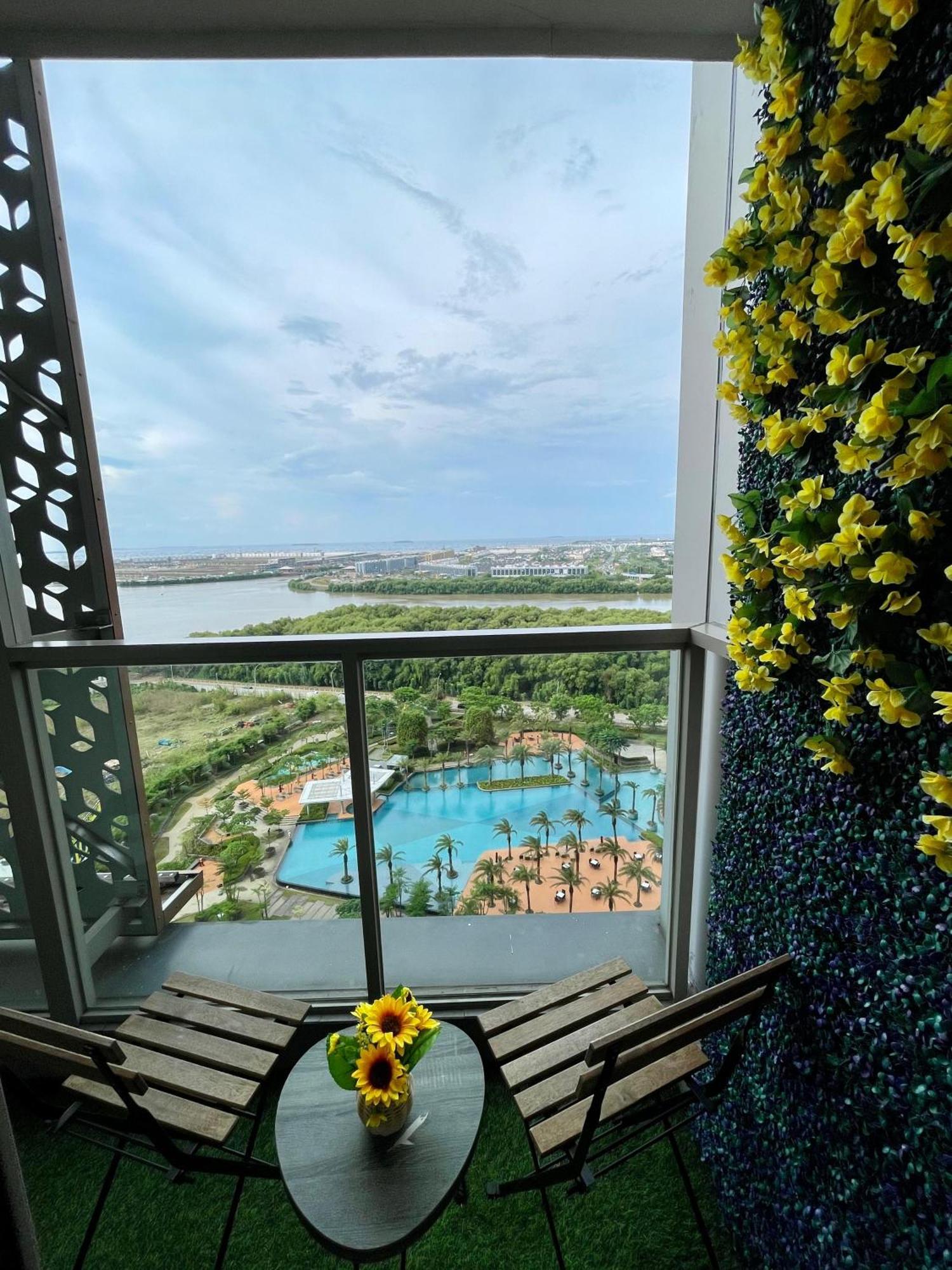 Studio Sea View Apartment At Gold Coast Pik By Mysweethome Джакарта Экстерьер фото